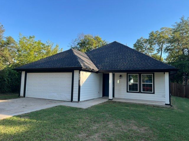 305 W Houston Street, Leonard, TX 75452