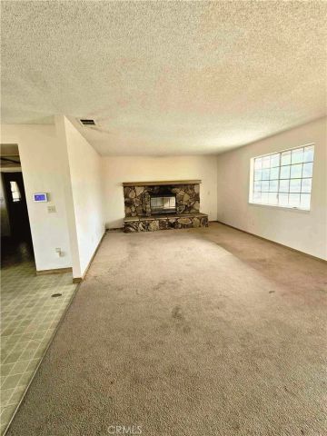 22684 Powhatan, Apple Valley, CA 92308