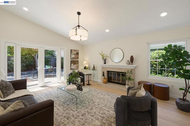 135 Avington Rd, Alameda, CA 94502