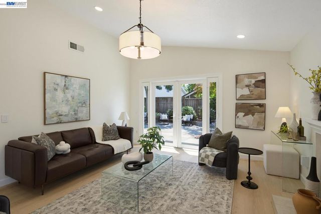 135 Avington Rd, Alameda, CA 94502