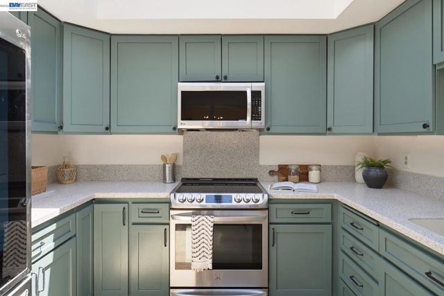 135 Avington Rd, Alameda, CA 94502