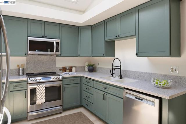 135 Avington Rd, Alameda, CA 94502