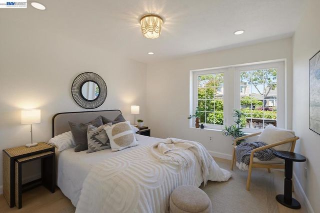 135 Avington Rd, Alameda, CA 94502
