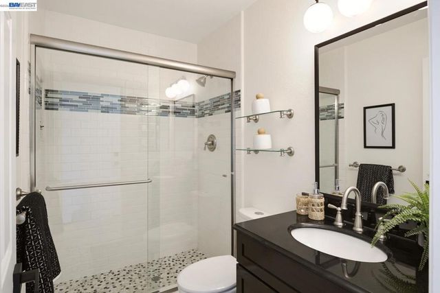 135 Avington Rd, Alameda, CA 94502