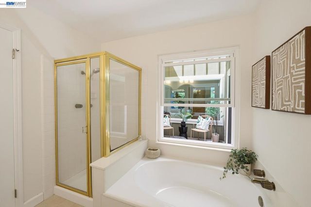 135 Avington Rd, Alameda, CA 94502
