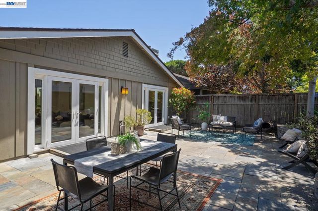 135 Avington Rd, Alameda, CA 94502