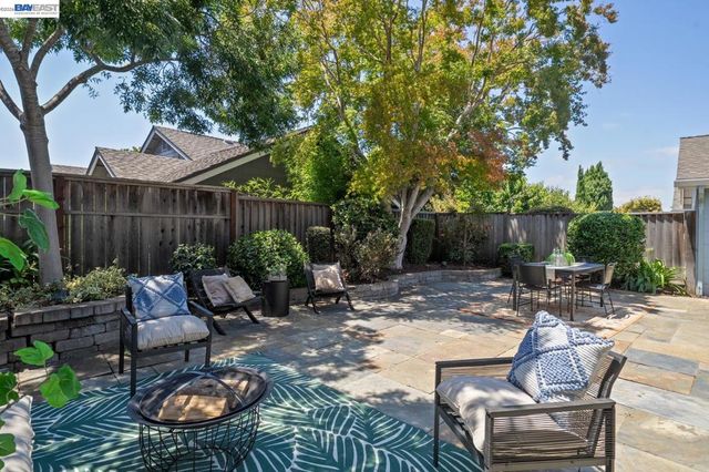 135 Avington Rd, Alameda, CA 94502