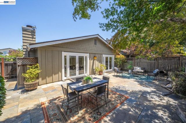 135 Avington Rd, Alameda, CA 94502