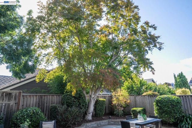 135 Avington Rd, Alameda, CA 94502