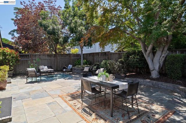 135 Avington Rd, Alameda, CA 94502