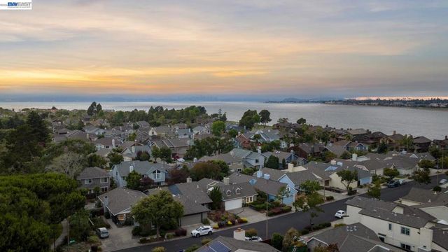135 Avington Rd, Alameda, CA 94502