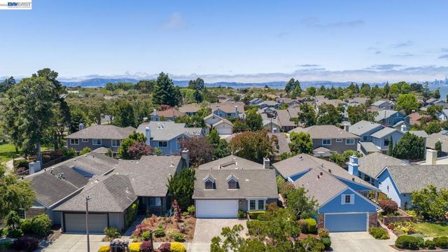 135 Avington Rd, Alameda, CA 94502