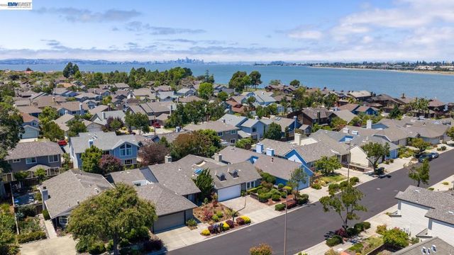 135 Avington Rd, Alameda, CA 94502