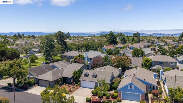 135 Avington Rd, Alameda, CA 94502