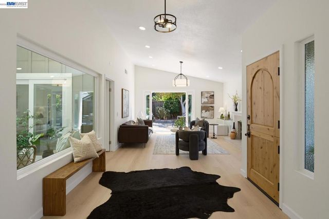 135 Avington Rd, Alameda, CA 94502
