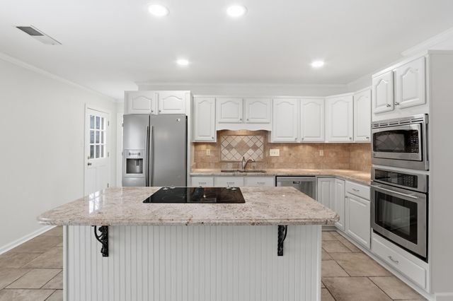 2108 PRESTWICK DR, Germantown, TN 38139