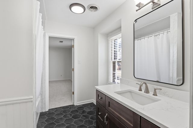 2108 PRESTWICK DR, Germantown, TN 38139