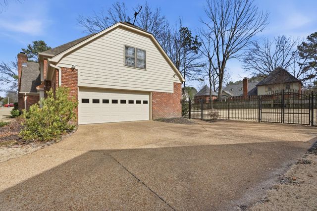 2108 PRESTWICK DR, Germantown, TN 38139