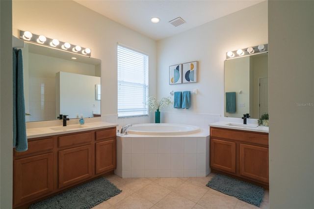 8210 CANARY CANYON WAY, Tampa, FL 33647