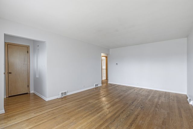 8736 N Ozark Avenue, Niles, IL 60714