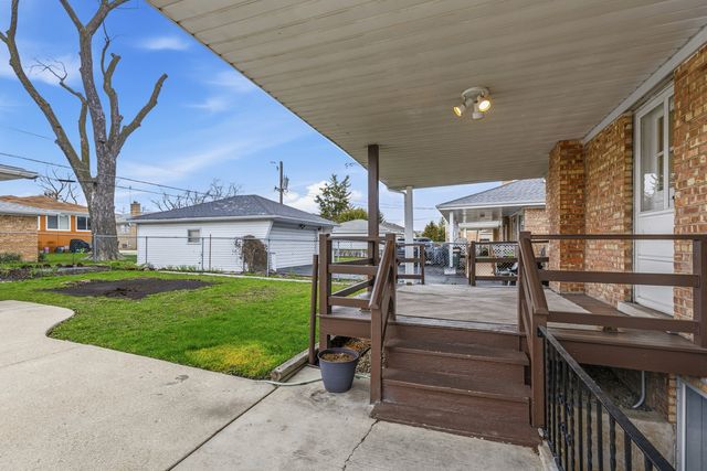 8736 N Ozark Avenue, Niles, IL 60714