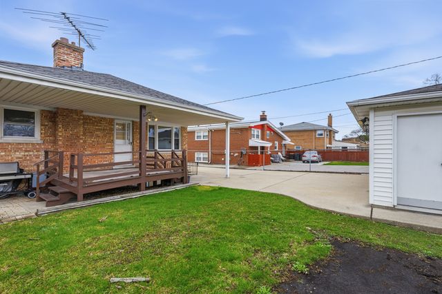 8736 N Ozark Avenue, Niles, IL 60714