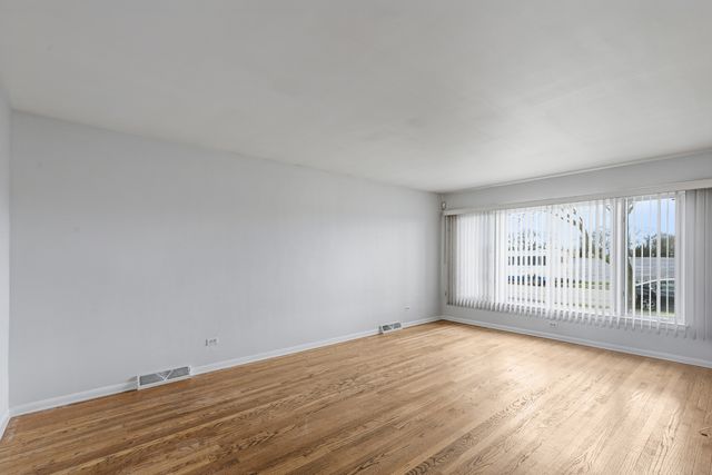 8736 N Ozark Avenue, Niles, IL 60714