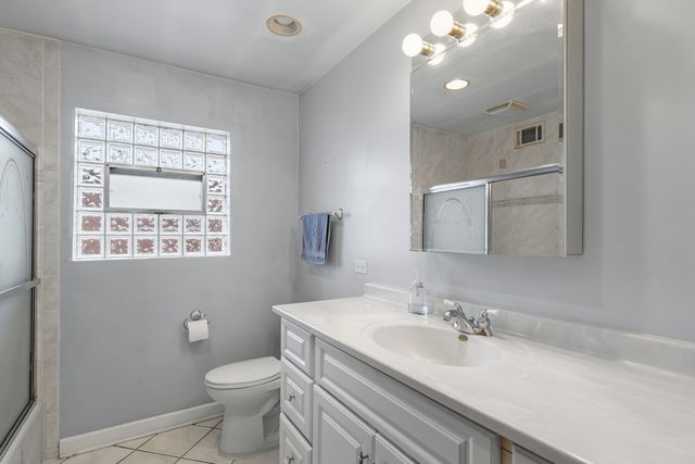 8736 N Ozark Avenue, Niles, IL 60714