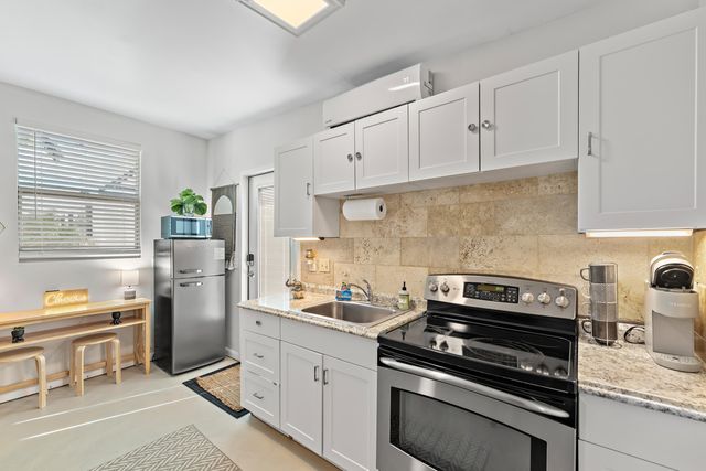 614 Avon Road, West Palm Beach, FL 33401