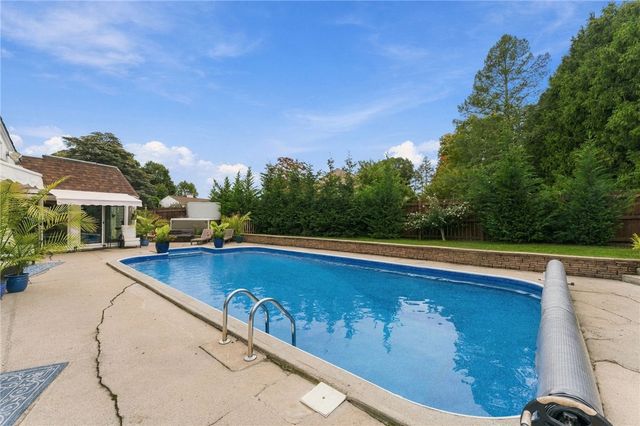21 Lawnacre Drive, Cranston, RI 02920