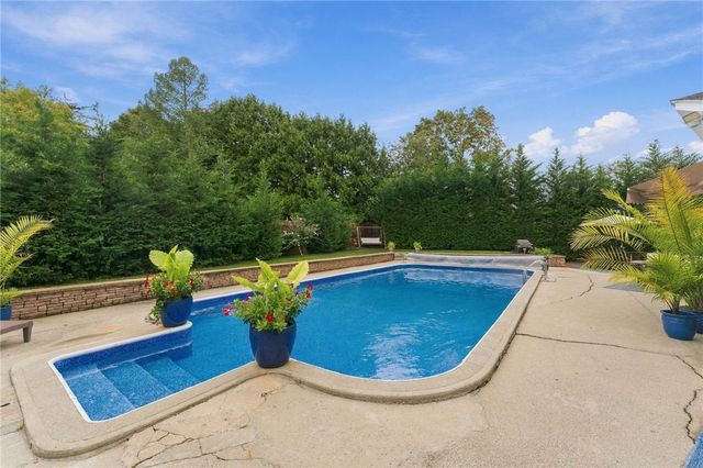 21 Lawnacre Drive, Cranston, RI 02920