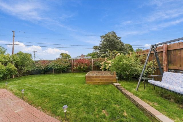 21 Lawnacre Drive, Cranston, RI 02920
