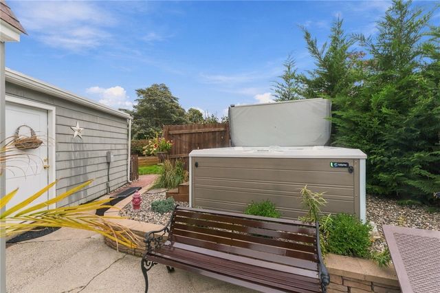 21 Lawnacre Drive, Cranston, RI 02920