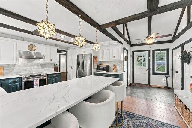 21 Lawnacre Drive, Cranston, RI 02920