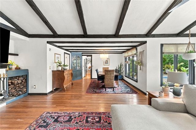 21 Lawnacre Drive, Cranston, RI 02920