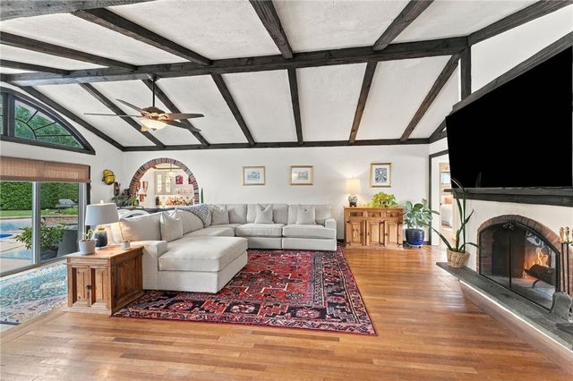 21 Lawnacre Drive, Cranston, RI 02920