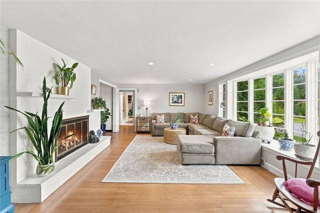 21 Lawnacre Drive, Cranston, RI 02920