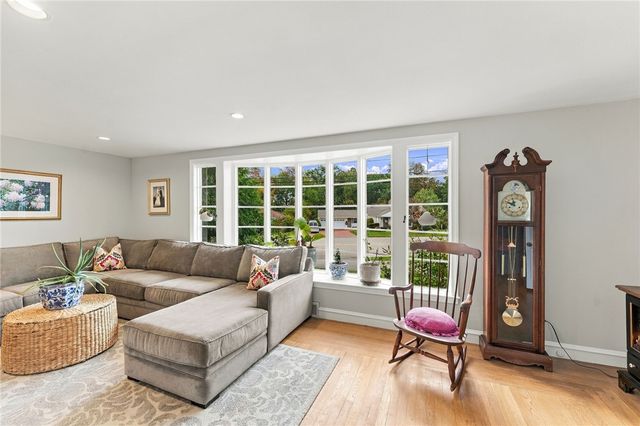 21 Lawnacre Drive, Cranston, RI 02920
