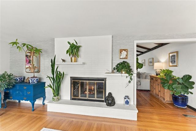 21 Lawnacre Drive, Cranston, RI 02920