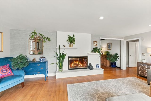 21 Lawnacre Drive, Cranston, RI 02920