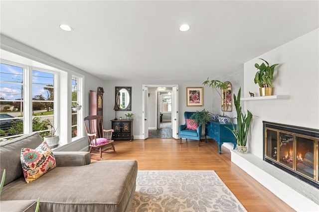 21 Lawnacre Drive, Cranston, RI 02920