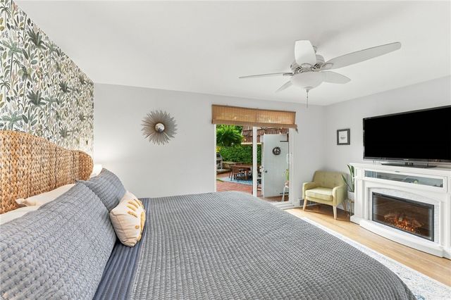 21 Lawnacre Drive, Cranston, RI 02920