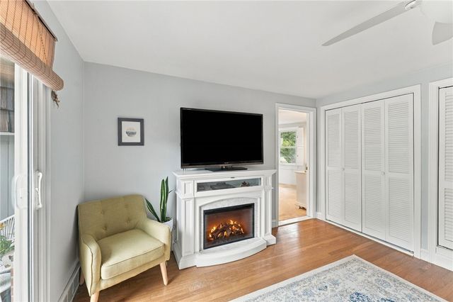 21 Lawnacre Drive, Cranston, RI 02920