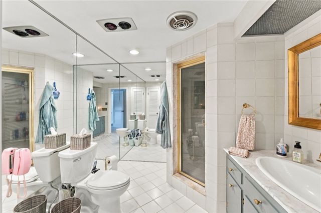 21 Lawnacre Drive, Cranston, RI 02920