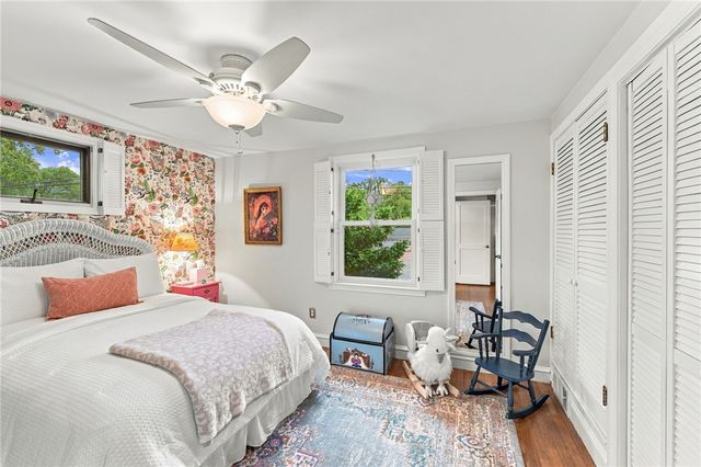 21 Lawnacre Drive, Cranston, RI 02920
