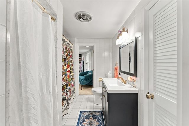 21 Lawnacre Drive, Cranston, RI 02920