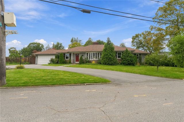 21 Lawnacre Drive, Cranston, RI 02920