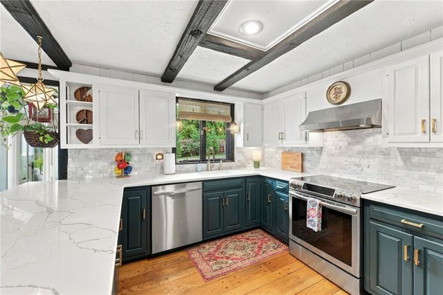 21 Lawnacre Drive, Cranston, RI 02920