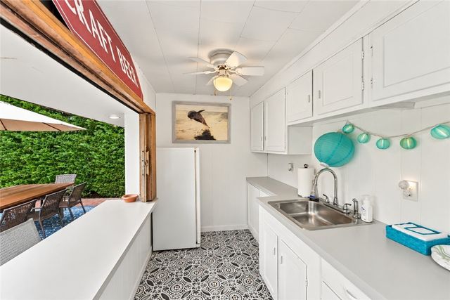 21 Lawnacre Drive, Cranston, RI 02920