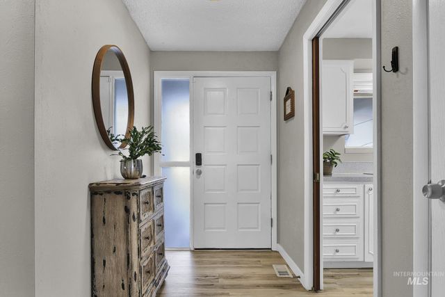 8907 W Stynbrook Dr, Boise, ID 83704